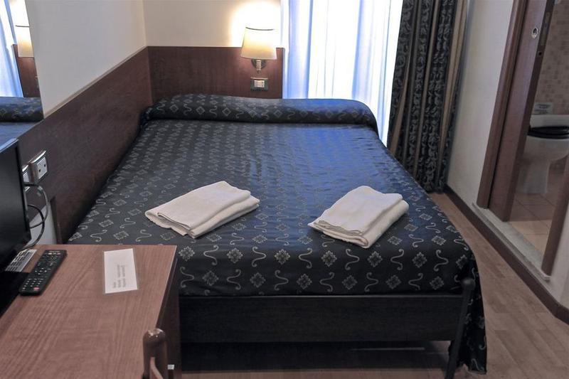 Guest House Casa Vicenza Рим Екстериор снимка